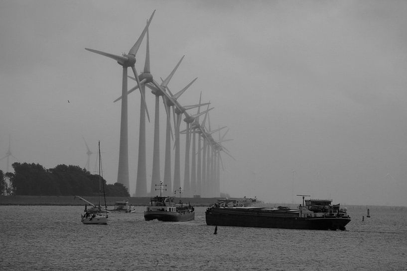 Windmühlen im IJsselmeer von Wytze Plantenga