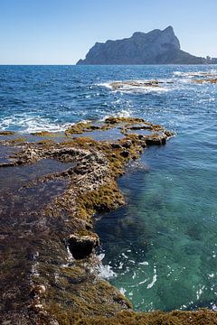 Eau claire et le Peñón de Ifach à Calpe