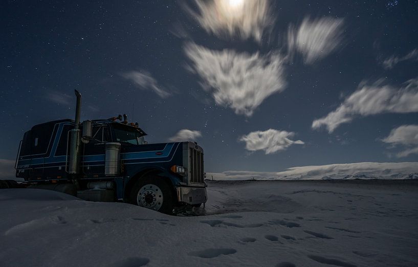 Peterbilt Truck in de nacht van Mario Calma