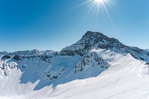 Winteruitzicht op de naamloze Wetterspitze van Leo Schindzielorz