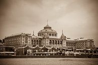 Het Kurhaus in Scheveningen (old) van Petra Brouwer thumbnail