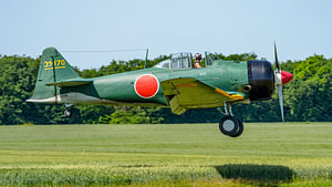 Modifizierte nordamerikanische T-6 Texan.