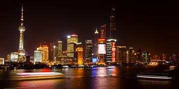 La ligne d'horizon de Shanghai Pudong illuminée sur Remco Bosshard