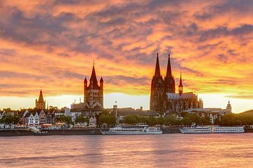 Intense sunset in Cologne