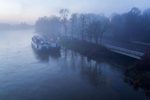 Maastricht in de mist van Studio Zwartlicht