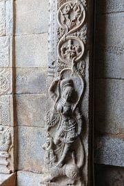 Stenen danseres, Veerabhadra tempel, Lepakshi, India van Danielle Roeleveld