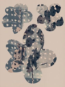 3 grote bloemen. Wabi- sabi botanische collage. van Dina Dankers
