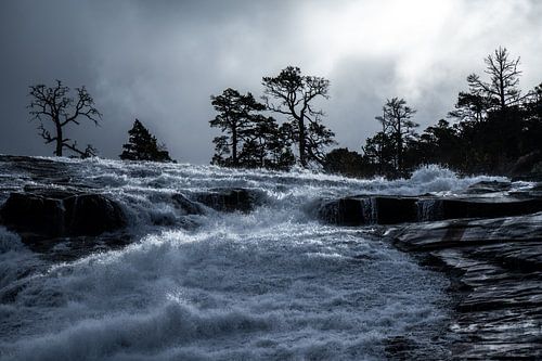 De  Nyastølfossen in herfstlicht