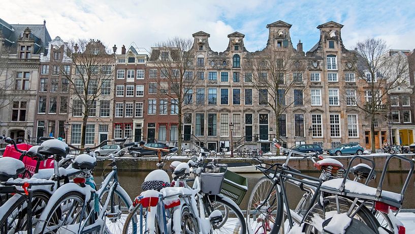 Cityscape of snowy Amsterdam in winter by Eye on You