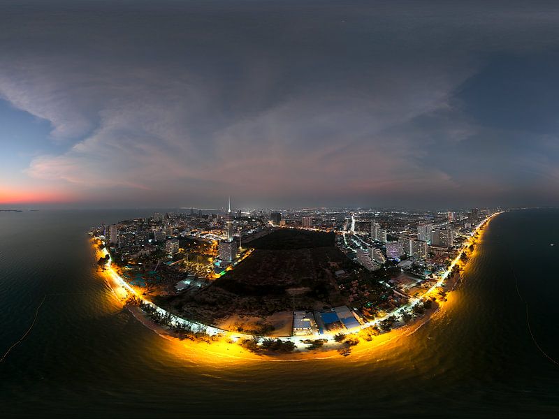 Panorama de la côte de Jomtien en soirée par Franklin Driessen