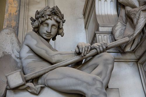 Angel with hammer