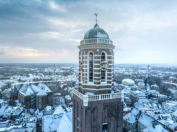 Zwolle Peperbus kerktoren tijdens een koude winter zonsopgang van Sjoerd van der Wal Fotografie