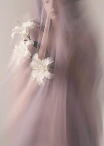 Elegante Dame mit Blumen