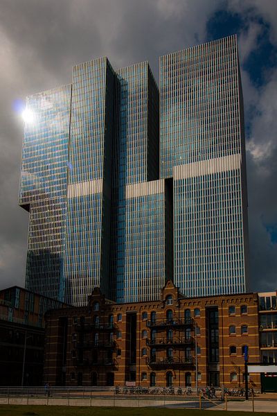 De Rotterdam en Pakhuis Meesteren op de Kop van Zuid van RoffaPics