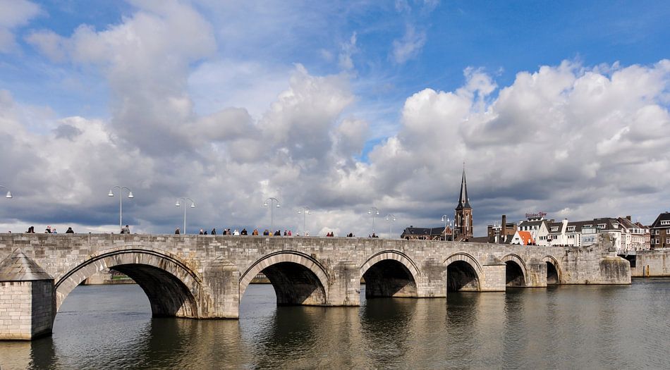 sint-servaasbrug-maastricht-in-kleur-van-anouschka-hendriks-op-canvas