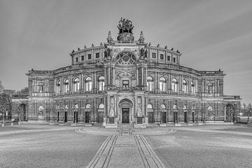 Semperoper in Dresden schwarz-weiß