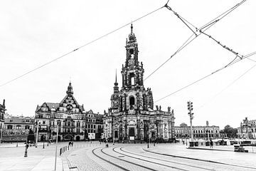 Vanaf de augustusbrug in Dresden blik op Hofkerk