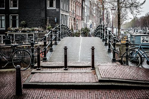 Bruggetje over de grachten (Amsterdam)