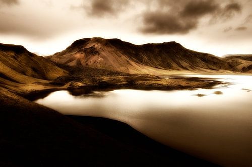 Een meer op ijsland
