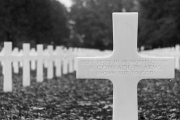 Margraten American cemetery "here rest in honored glory a comrade in arms know but to god" by Onno Alblas