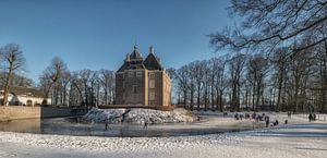 Nostalgie: Schlittschuhlaufen auf dem Schlossgraben von Schloss Soelen.