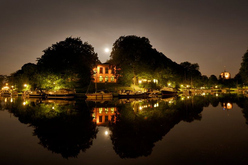 Stadsgracht en De Koperen Tuin bij nacht van Harrie Muis