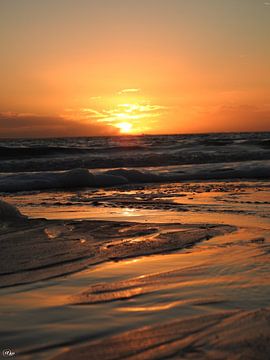 zonsondergang strand Vlissingen van Angelique Wubben
