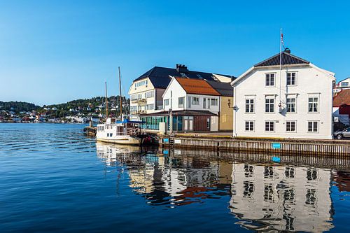 Gezicht op de stad Arendal in Noorwegen