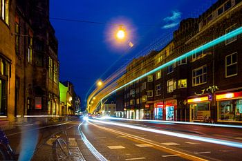 Avond met stadsverkeer. Nobelstraat, Lange Jansstraat, Utrecht.