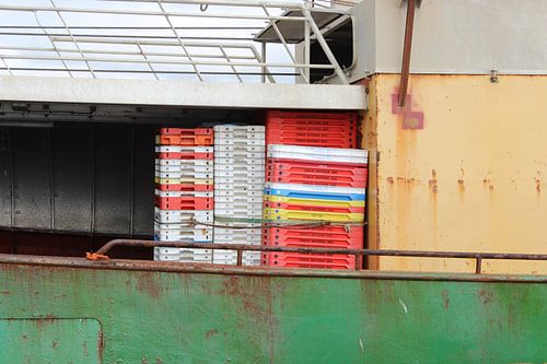 Bunte Kisten auf Schiff