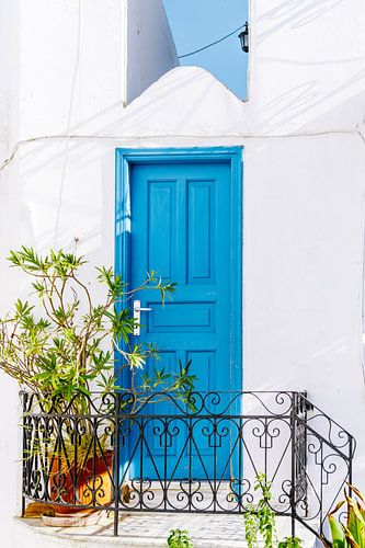 Blauwe deur op Paros – Grieks wit & kleurcontrast
