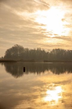 Winter water weerspiegeling zonsondergang van Jacoline van Dijk
