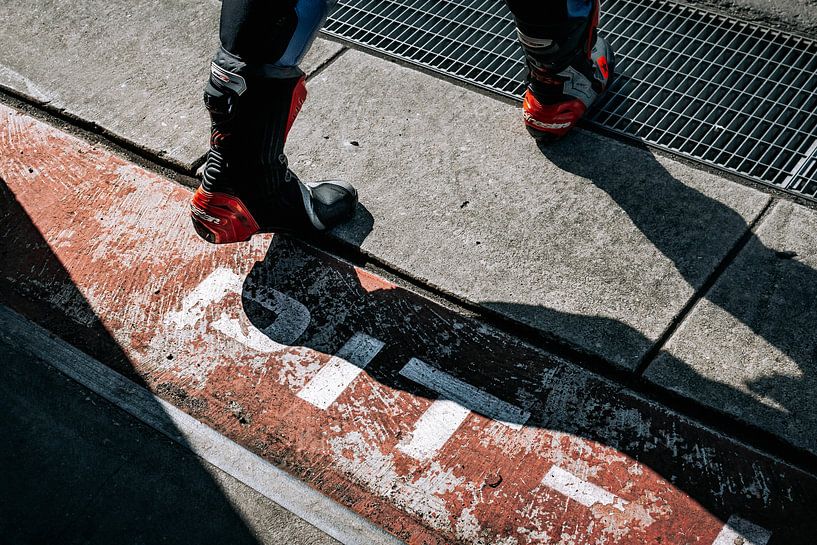 Marche dans la pitlane. par wiebesietze