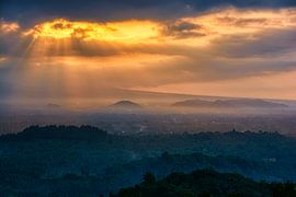 Des vues magnifiques des collines de Purwosari au temple de Borobudur et aux collines sur Ardi Mulder