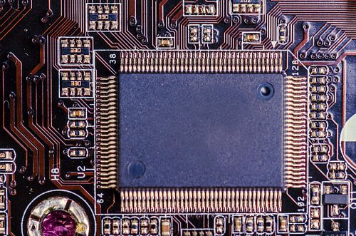 Microprocessor op printplaat in detail