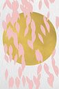 Japandi. Abstracte botanische bladeren in pastelroze met gouden zon op wit van Dina Dankers thumbnail