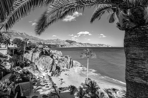 Strand aan de Costa del Sol in zwart-wit