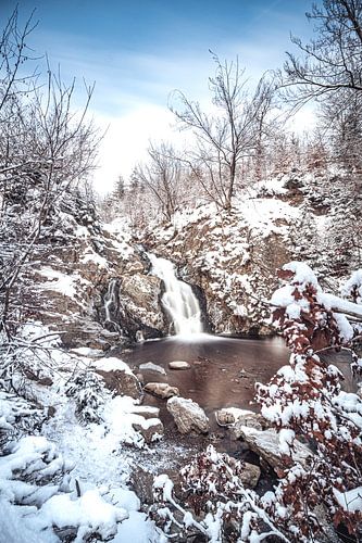 La cascade du Bayehon couverte de neige