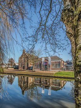 Het legendarische Sneker poppodium in de voorjaarszon van Harrie Muis