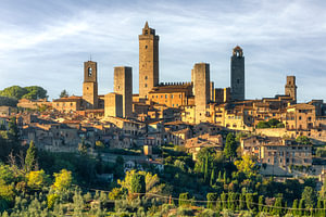 Die Skyline der mittelalterlichen Türme von San Gimignano im Herbst