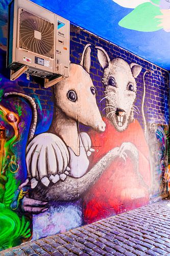 From a schmutzy alleyway to cosy street.