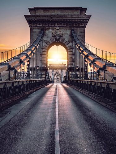 Le pont des chaînes de Budapest sur Iman Azizi