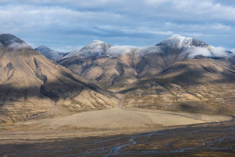 Snow-covered ridges on Svalbard by Anouschka Hendriks