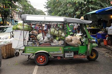 Volle tuktuk van Richard Wareham