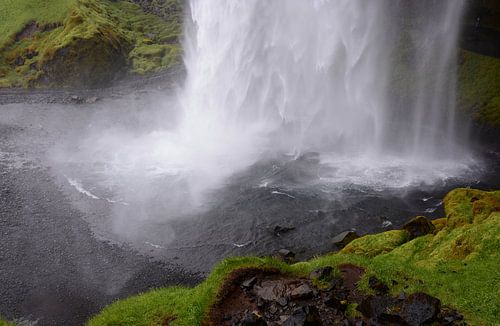 Detailansicht des Seljalandsfoss, einem 65 Meter hohen Wasserfall im Süden IslandsSüden Islands