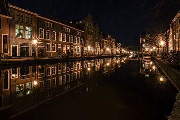 Maisons de canal sur l'Oude Rijn à Leiden sur Dirk van Egmond