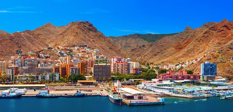 Vue aérienne panoramique de Santa Cruz De Tenerife par Yevgen Belich