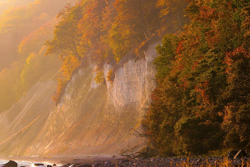 Chalk coast in autumn light by Martin Wasilewski