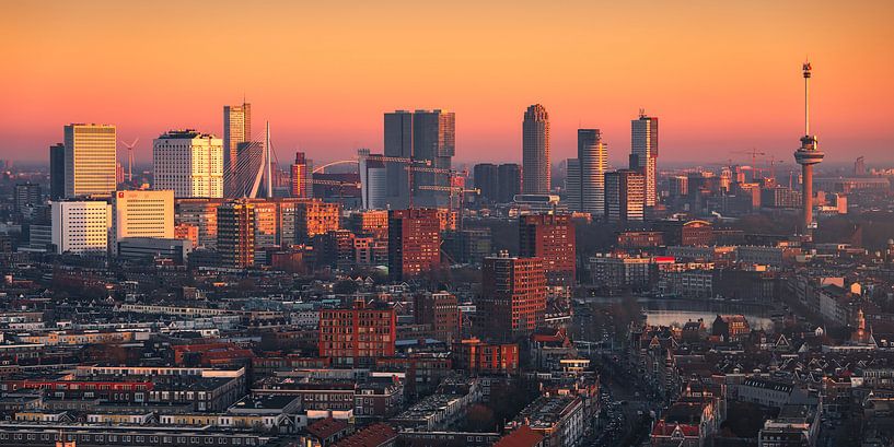 Panorama Rotterdam Skyline vanaf LEE towers 2:1 van Vincent Fennis