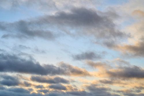 Hemels, lucht met wolken